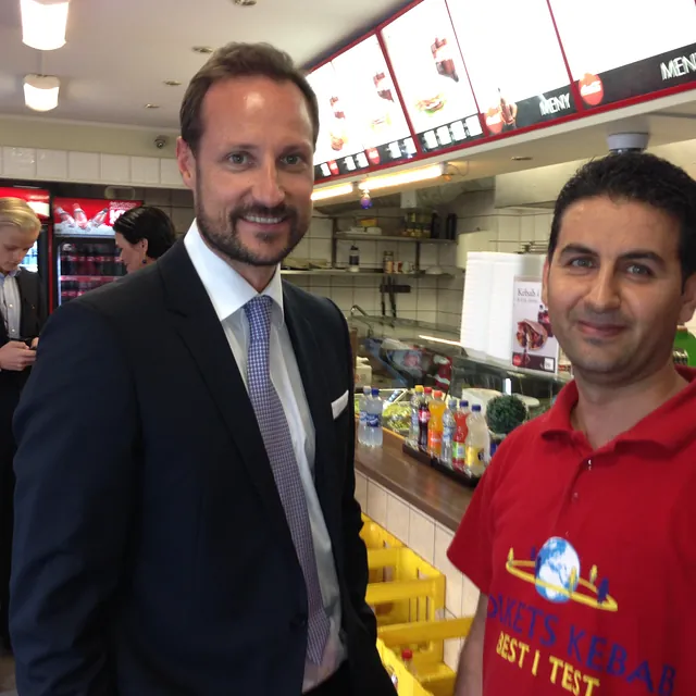 Kronprins Haakon hos Folkets Kebab
